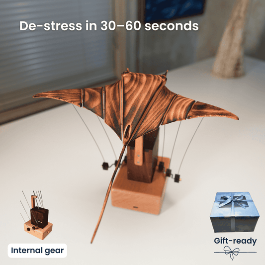 Handmade Electric Bionic Manta Ray Figurine – Realistic Swimming Ornament